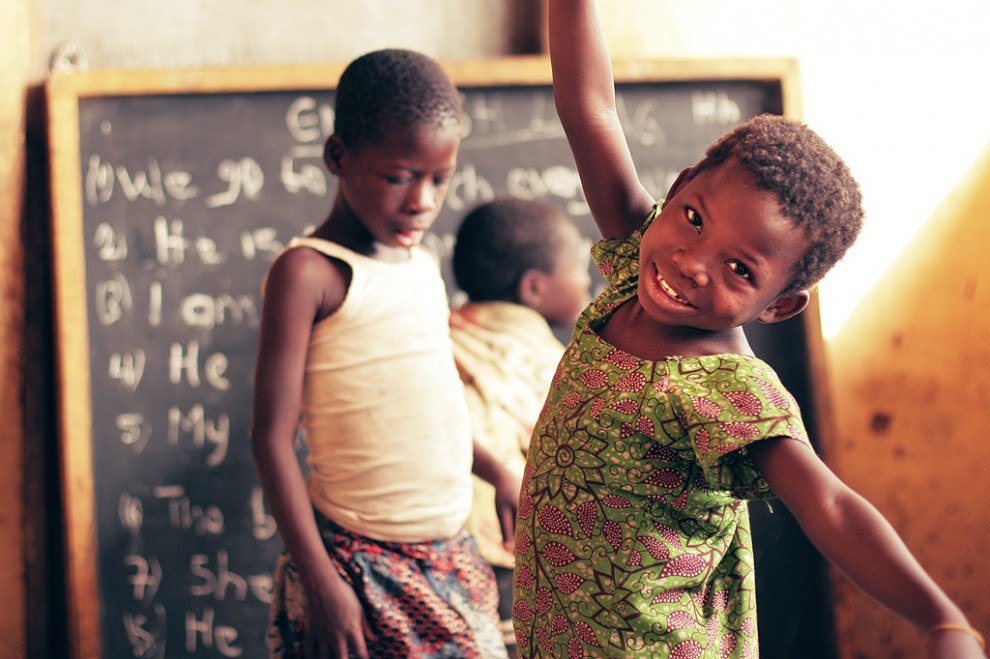 дети разных стран. мамы с детьми разных народов. жизнь разная. самая опасная дорога в школу. жизнь детей в других странах.